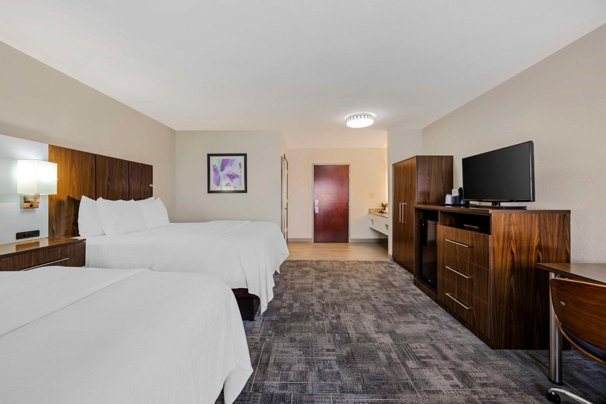 Queen Room Two Queen Beds Non-Smoking